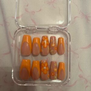 ORANGE FLOWER NAILS